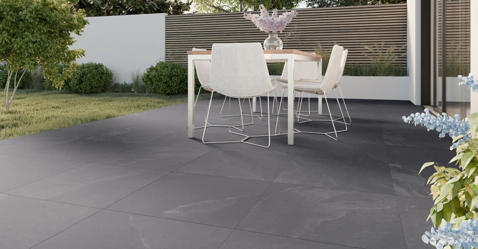 TRE Pavia Antracite 60x60x3 cm sfeerfoto.jpg