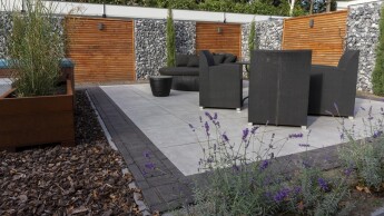 Het formaat tegels in uw tuin bepalen