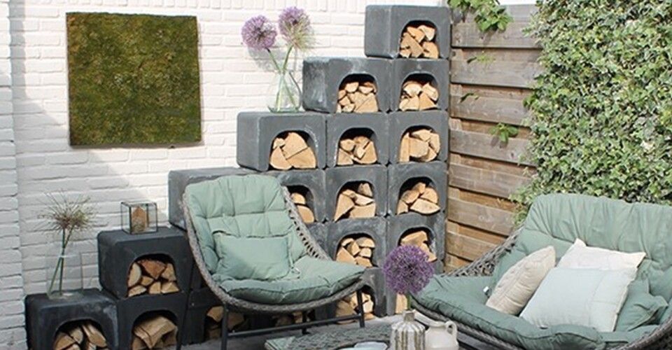 Houtopslag en vuurkorf.jpg